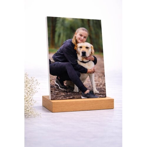 Gepersonaliseerde foto op aluminium met houten staander