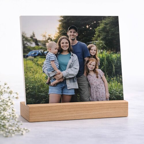 Gepersonaliseerde foto op aluminium met houten staander