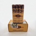 JOSE L PIEDRA Copy of JOSE L. PIEDRA PETIT CAZADORES STICK