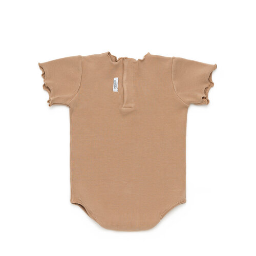 Donsje Romper met korte mouwen in hazelnoot blush kleur