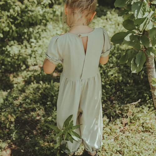 Donsje Jumpsuit met korte mouwen en lange pijpen in natuurlijk groen