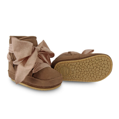 Donsje Baby schoentje met stikken Hazelnut Nubuck