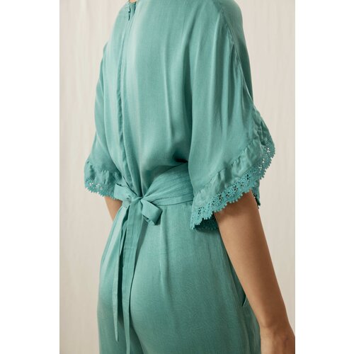 Louise Misha Dames jumpsuit met ceintuur in een prachtige groene kleur