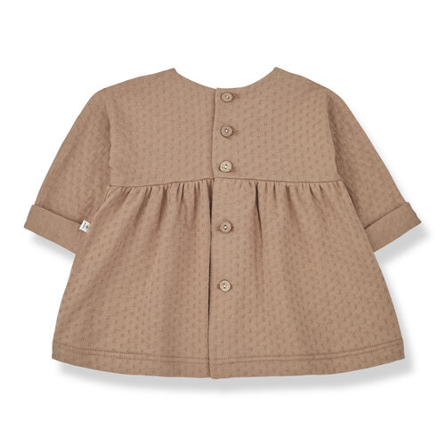 1 + in the family Klei kleurig jurkje in een luxe structuur 1 + in the family Klei kleurig jurkje in een luxe structuur