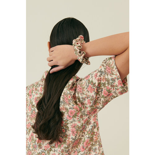 Louise Misha Scrunchie in prachtige bloemenprint