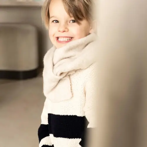 JENEST Blauw gestreepte gebreide trui JENEST Blauw gestreepte gebreide trui