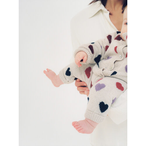 the new society Gebreid baby vestje met hartjes