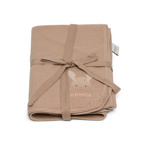 Donsje Mouseline deken in warm roze met fluffy bunny Donsje Mouseline deken in warm roze met fluffy bunny