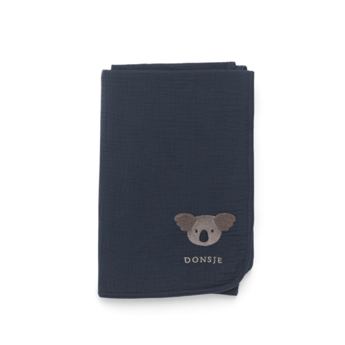 Donsje Mouseline deken in donkerblauw met koala Donsje Mouseline deken in donkerblauw met koala