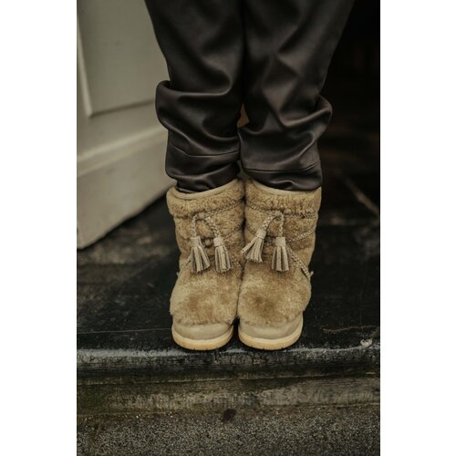 Donsje Gevoerde laarsjes met schapen wolletje Donsje Gevoerde laarsjes met schapen wolletje