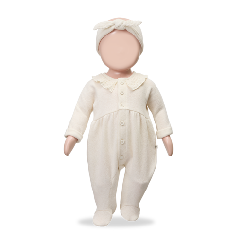 1 + in the family Ecru pakje met voetjes en kraagje