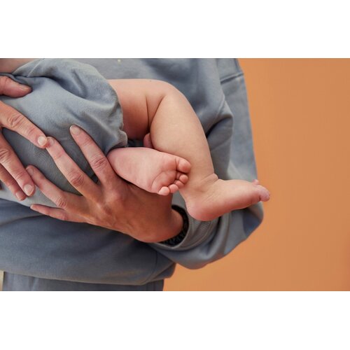 Gray label Baby pakje met korte mouw in steengrijs Gray label Baby pakje met korte mouw in steengrijs