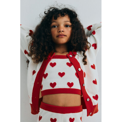 the new society Gebreid vest met hartjes