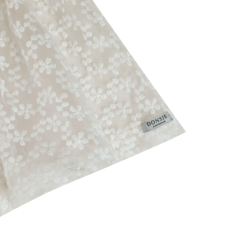 Donsje Witte rok met borduurwerk