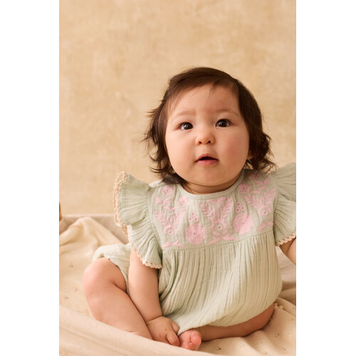 Louise Misha Lichte groene romper met geborduurde details