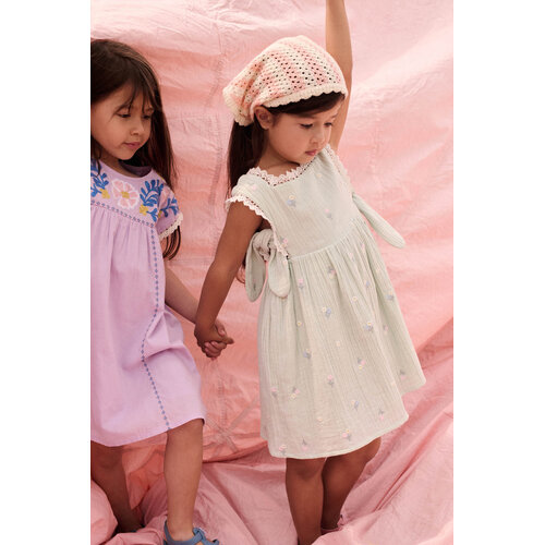 Louise Misha Lichte groene jurk met geboorde details