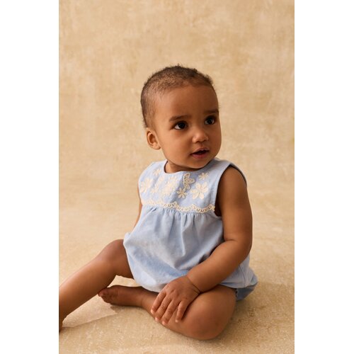 Louise Misha Blauwe baby blouse met geborduurde bloemetjes