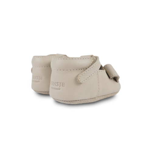 Donsje Baby schoentje met hondje in créme kleur