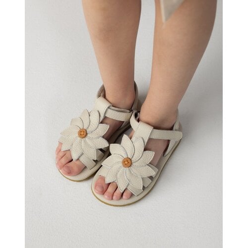 Donsje Leren sandalen met bloem in gebroken wit