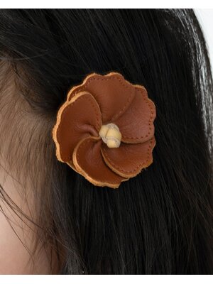 Donsje Zaza Fields Hairclip | Hibiscus | Maple Leather