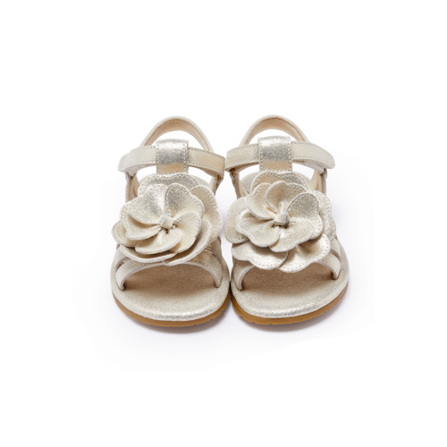 Donsje Peuter sandaaltje met bloem in zilver metallic