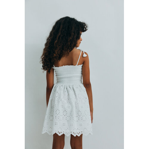 the new society Wit jurkje met opengewerkte details