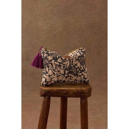 Louise Misha Flat Case Domina | Black Blooming Woods Louise Misha Flat Case Domina | Black Blooming Woods
