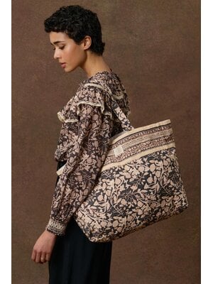 Louise Misha Tote Bag Beverly | Black Blooming Woods Louise Misha Tote Bag Beverly | Black Blooming Woods