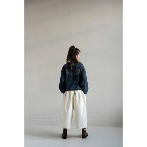 JENEST Donkere sweater met vleugel detail