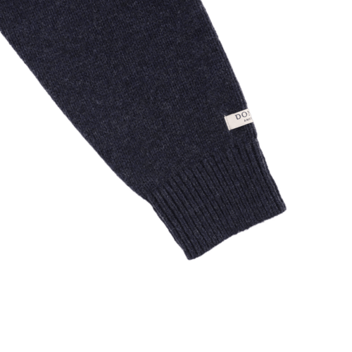 Donsje Merino wollen trui met een sneeuwpop in donker blauw Donsje Merino wollen trui met een sneeuwpop in donker blauw