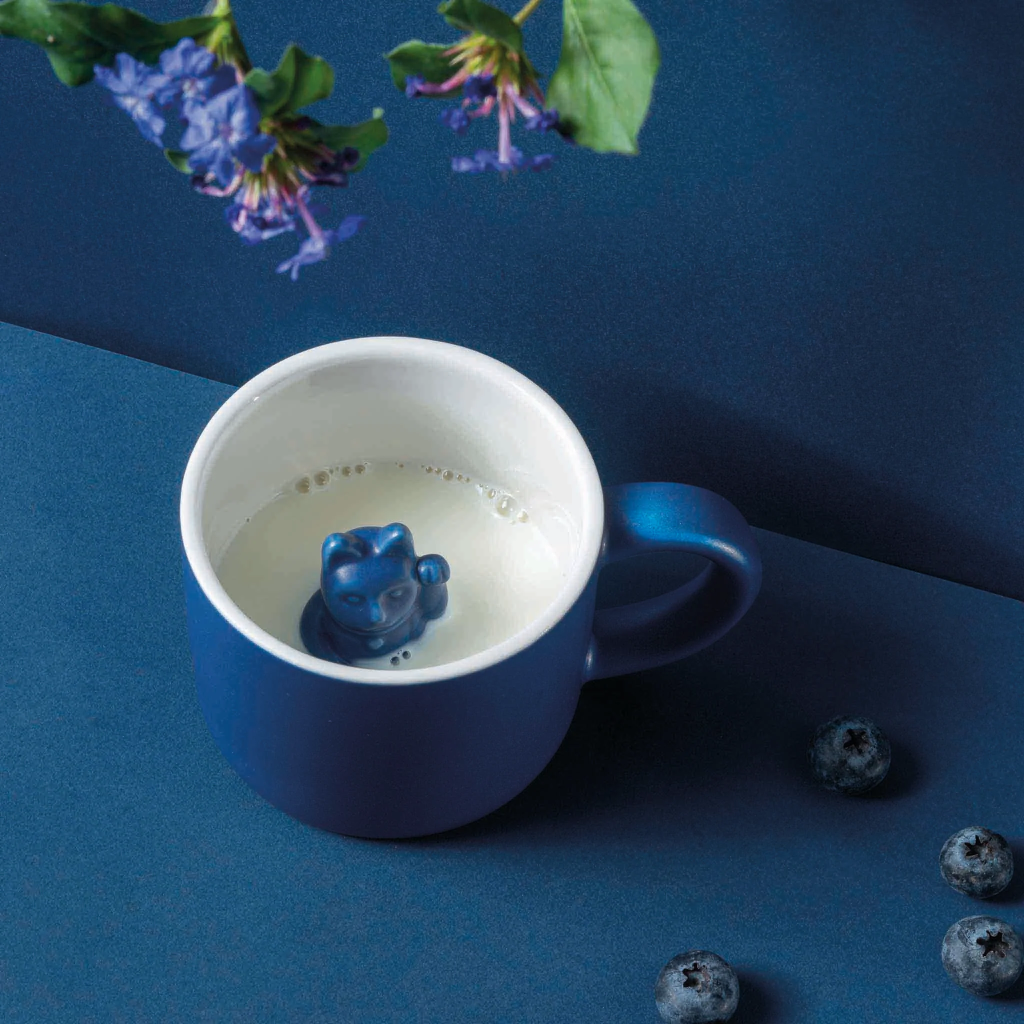 Maneki Neko Lucky Mug – Dark Blue