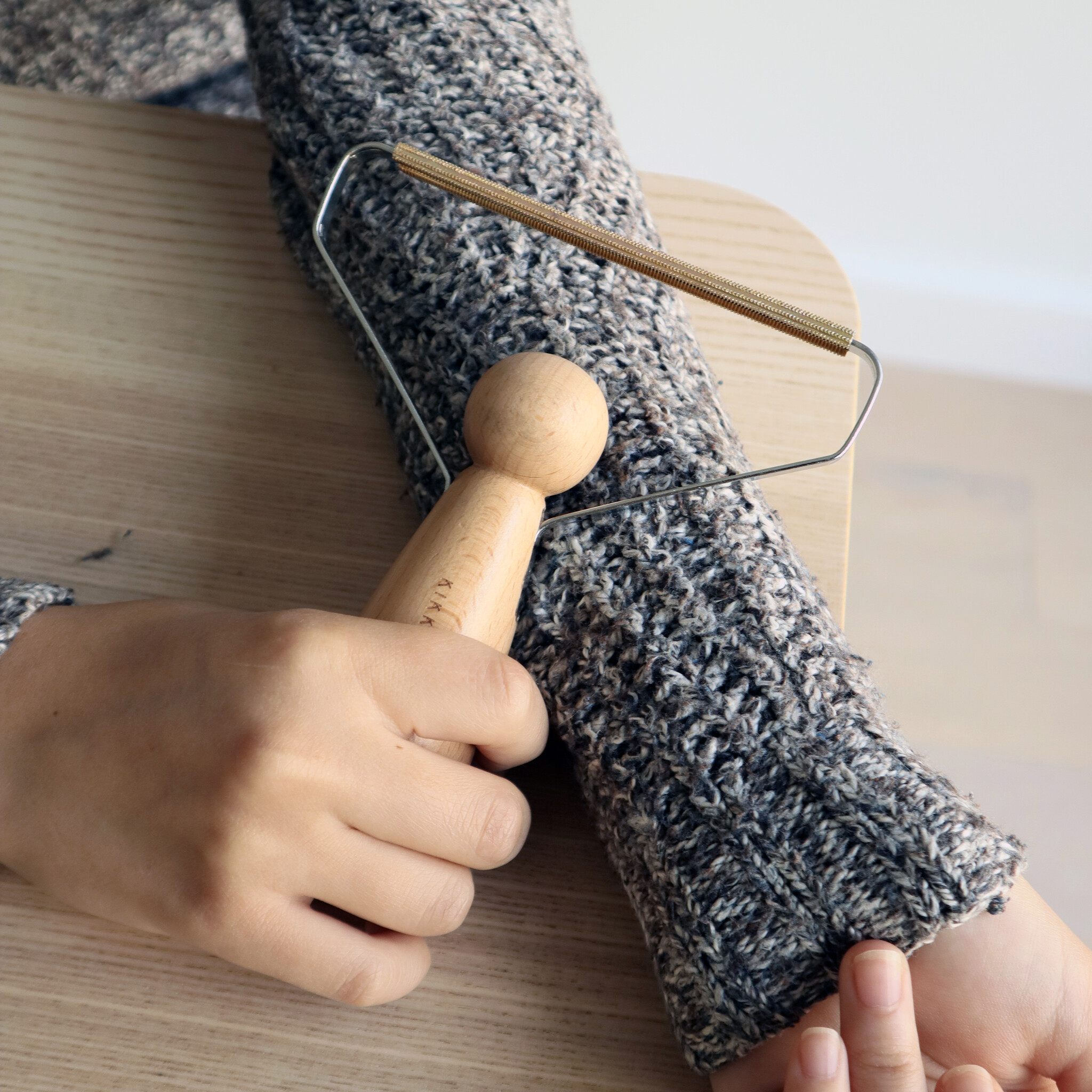 Kikkerland Kikkerland Mr. Lint pluisjesverwijderaar