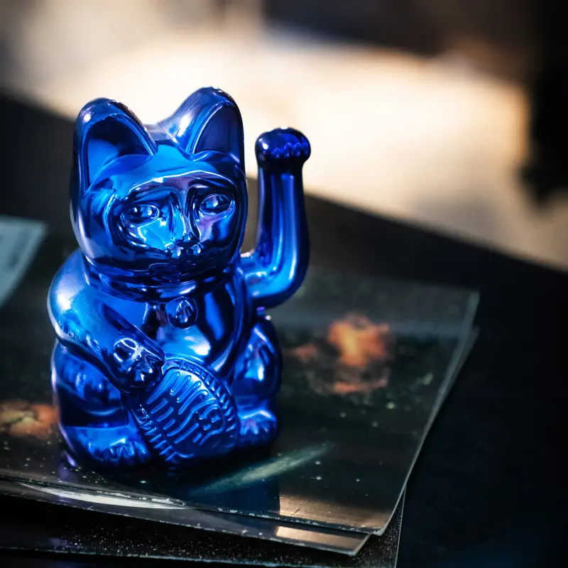 Lucky Cat Cosmic / Shiny Blue