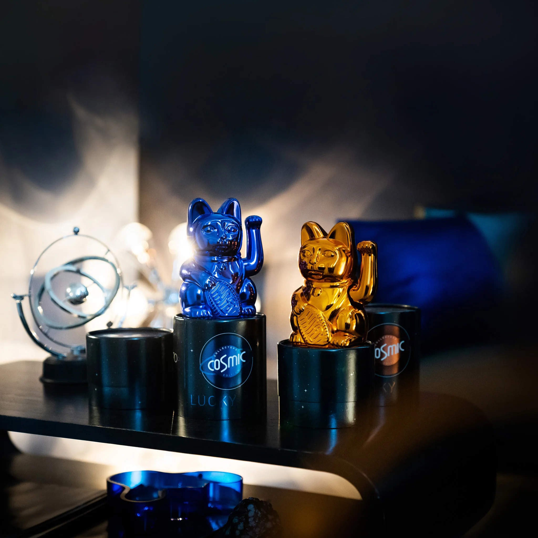 Lucky Cat Cosmic / Shiny Blue