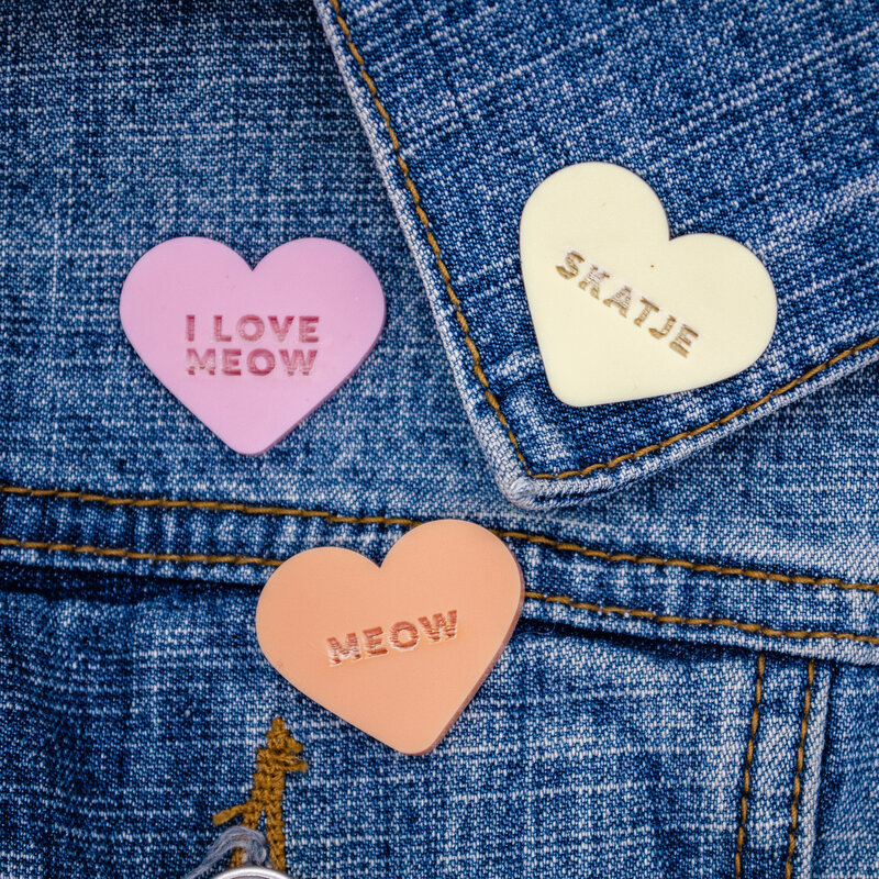 Kat & Snoephartjes wenskaart met pin 'Furrrever'
