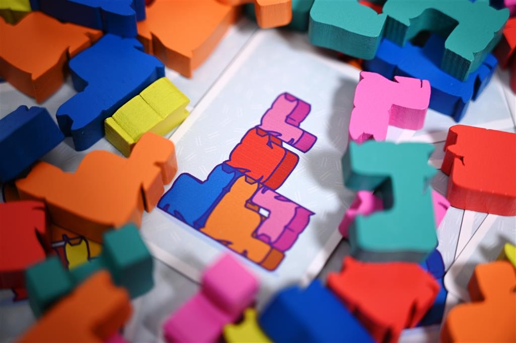 Kittin – a cat-stacking race game