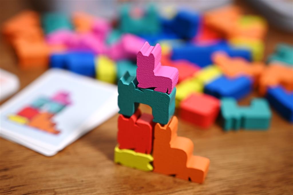 Kittin – a cat-stacking race game