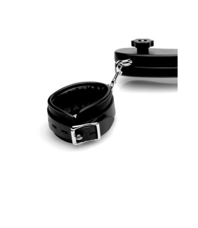 Extreme Humbler Met Enkelboeien