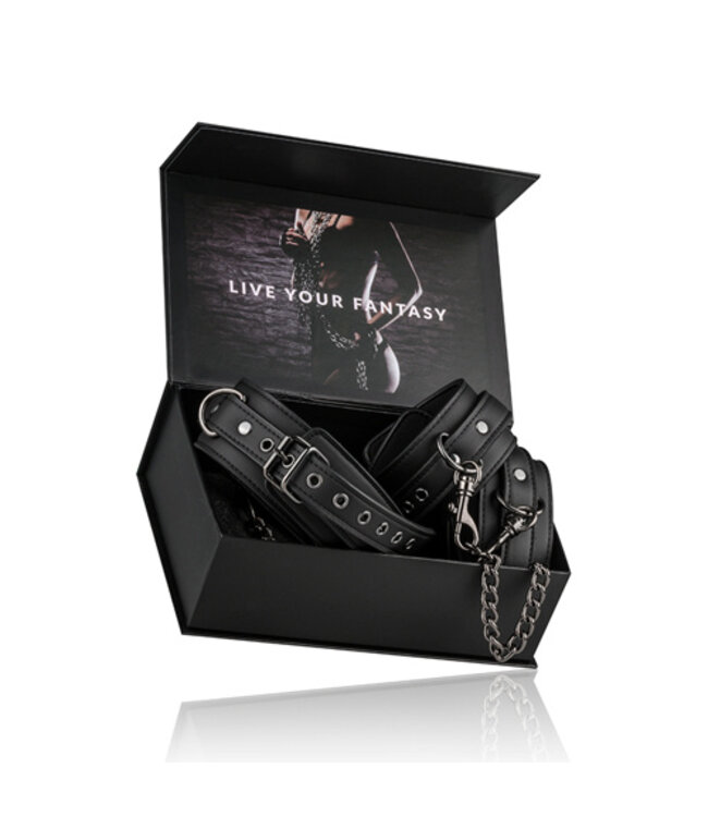 Kunstleren halsband met enkelboeien