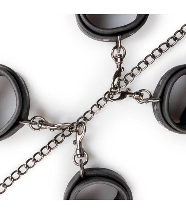 Fetish set met halsband, enkelboeien en handboeien