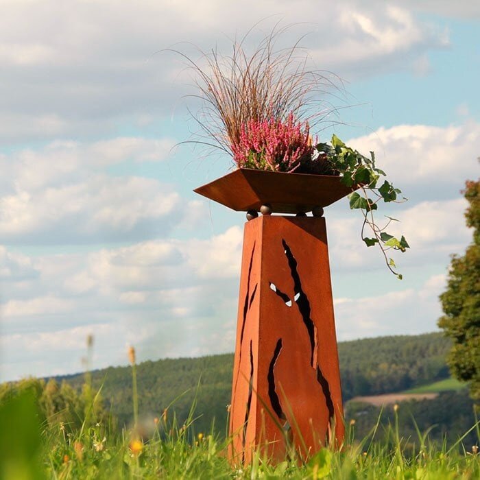 Patina zuil 1 m met scheuren en diverse schelpen | Roest decoratie plantenzuil