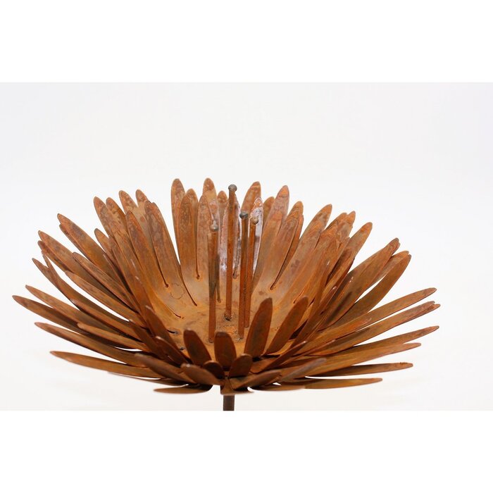 Roest decoratie plugchrysant | op balk | Patina tuindecoratie