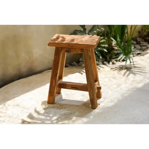 Kleinmeubelen en krukjes