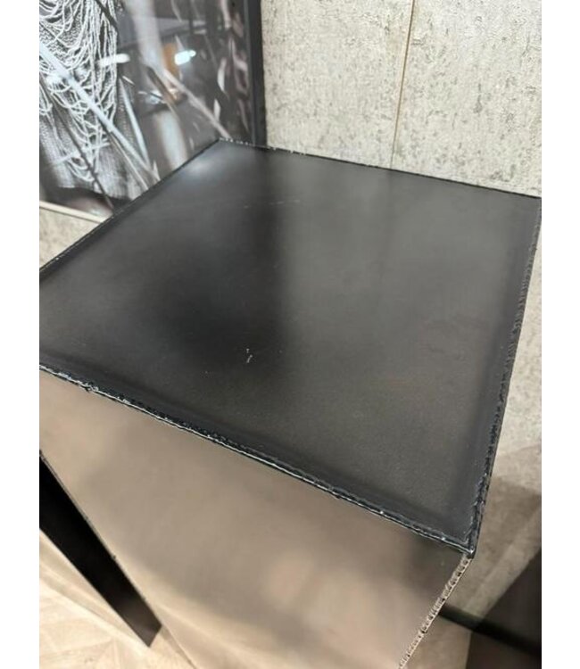 Grote zuilen metaal PTMD maat S €179,- of L €229, *showroom