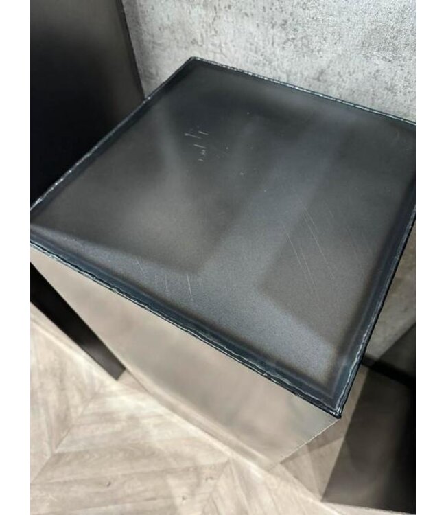 Grote zuilen metaal PTMD maat S €179,- of L €229, *showroom