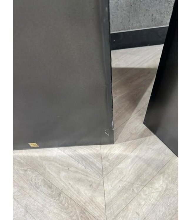 Grote zuilen metaal PTMD maat S €179,- of L €229, *showroom