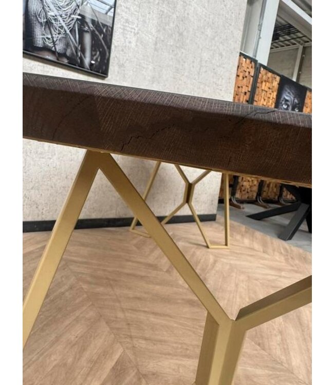 Eiken eettafel donker bruin + gouden frame 210x110 *showroom
