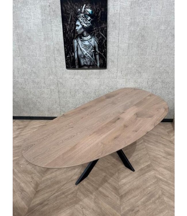 Eiken eettafel Leaf Cinnemon 240x110 *showroom