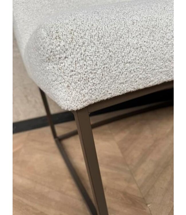 Eetkamerbankje ovaal wit Lara met brons frame *showroom