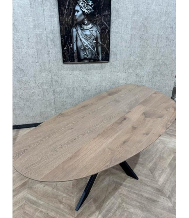 Eiken eettafel Leaf Cinnemon 240x110 *showroom